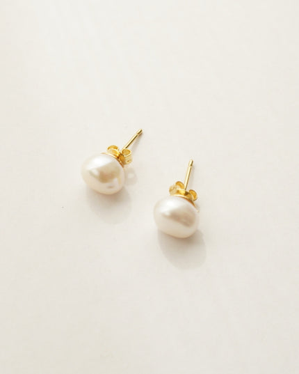 【金属アレルギー対応】淡水パール 一粒ピアス IRIS