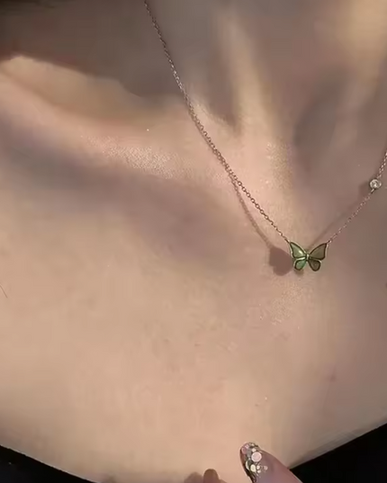 【金属アレルギー対応】色が変わる温感バタフライペンダント REESE