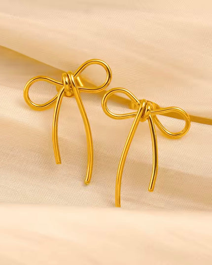 【金属アレルギー対応】リボン スタッドピアス GIGI