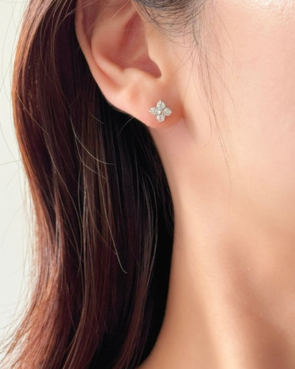 【金属アレルギー対応】スタッド ジルコニ フラワー ピアス ZOY