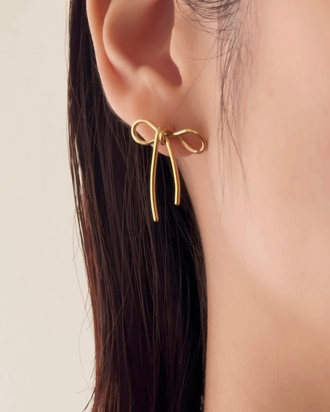 【金属アレルギー対応】リボン スタッドピアス GIGI