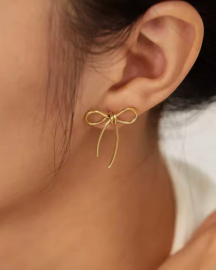 【金属アレルギー対応】リボン スタッドピアス GIGI