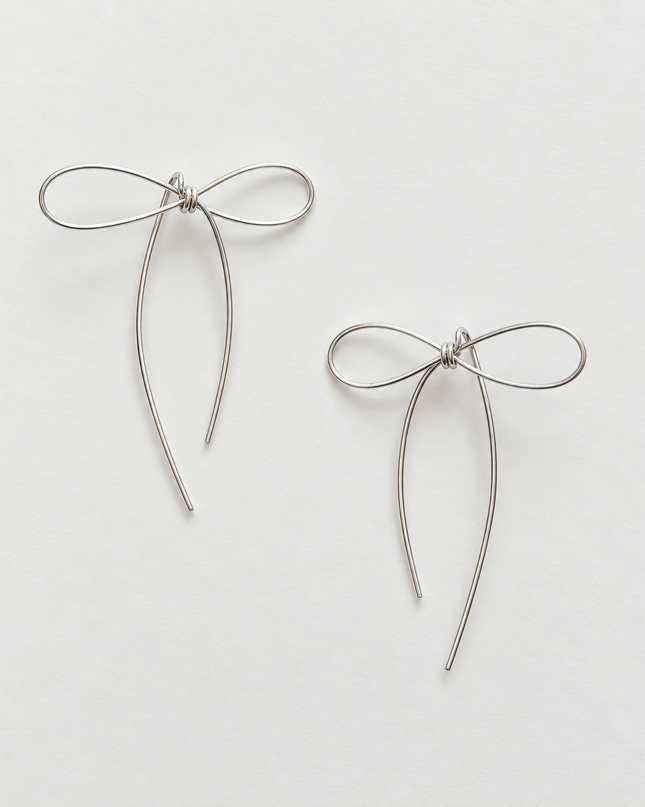 【金属アレルギー対応】リボンピアス DAISY