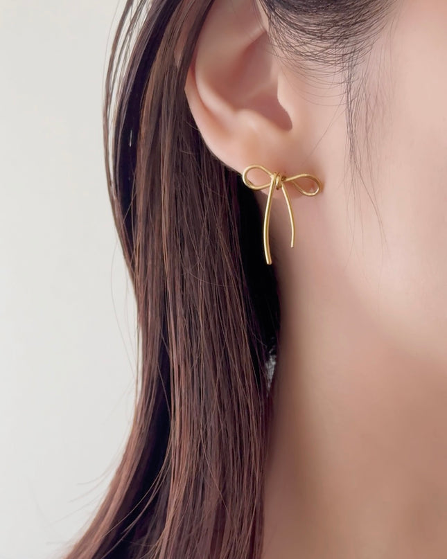 【金属アレルギー対応】リボン スタッドピアス GIGI