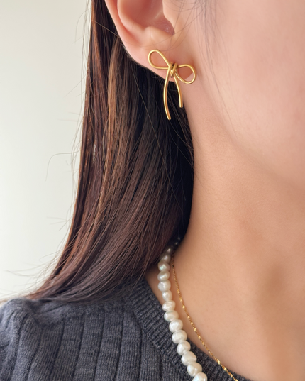 【金属アレルギー対応】リボン スタッドピアス GIGI