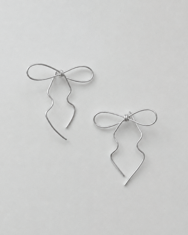 【金属アレルギー対応】リボンピアス LILY