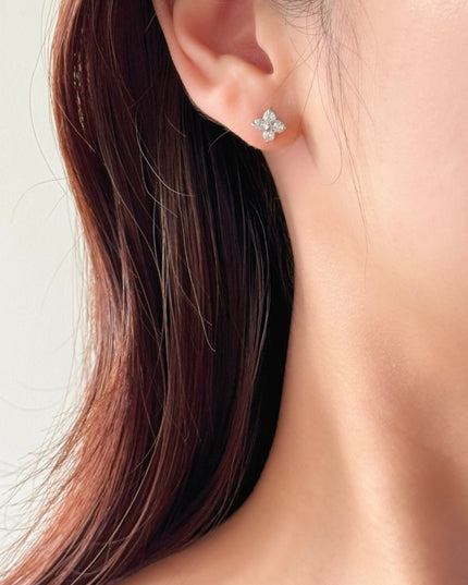 【金属アレルギー対応】スタッド ジルコニ フラワー ピアス ZOY