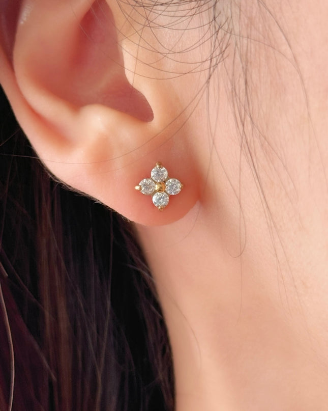【金属アレルギー対応】スタッド ジルコニ フラワー ピアス ZOY