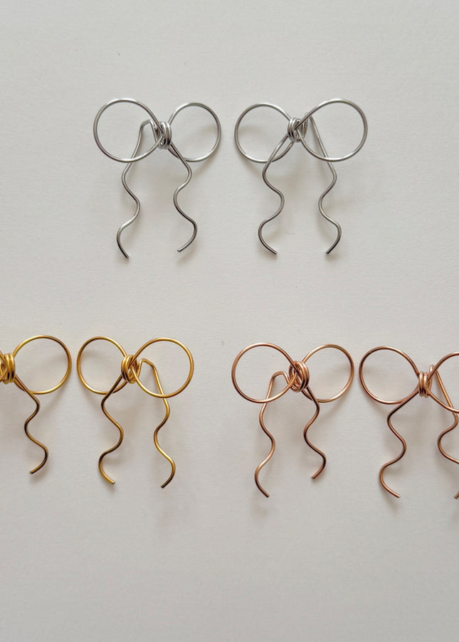 Sサイズリボンピアス サージカルステンレス316L【金属アレルギー対応】