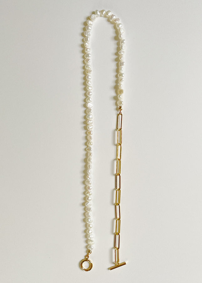 Freshwater pearls necklace with adjustor chain