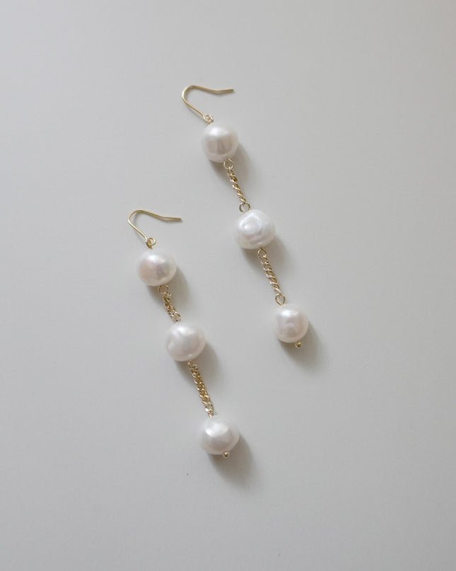 【金属アレルギー対応】淡水 バロック 小粒 パール ロング 揺れる ピアス Remi